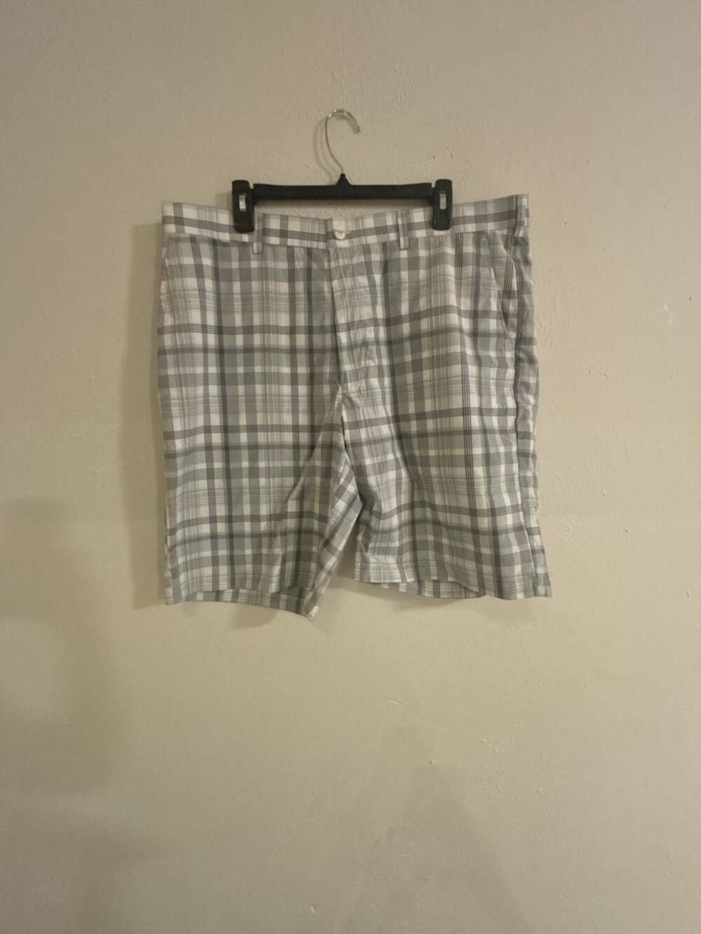 Ben Morgan  performance Dri-Fit Shorts Men's Size White Gray Plaid Standard Fit